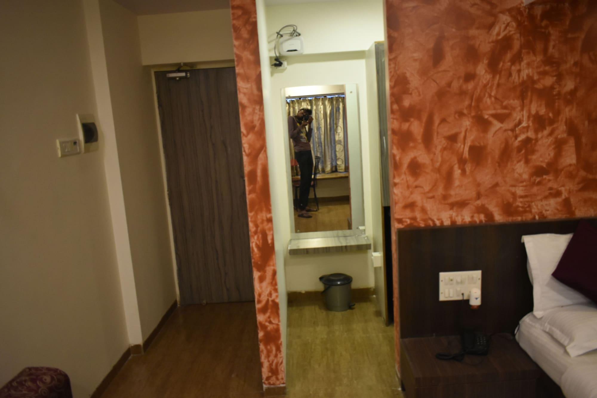 Hotel Arma Court - Near Us Embassy, Bkc Mumbai Exterior photo